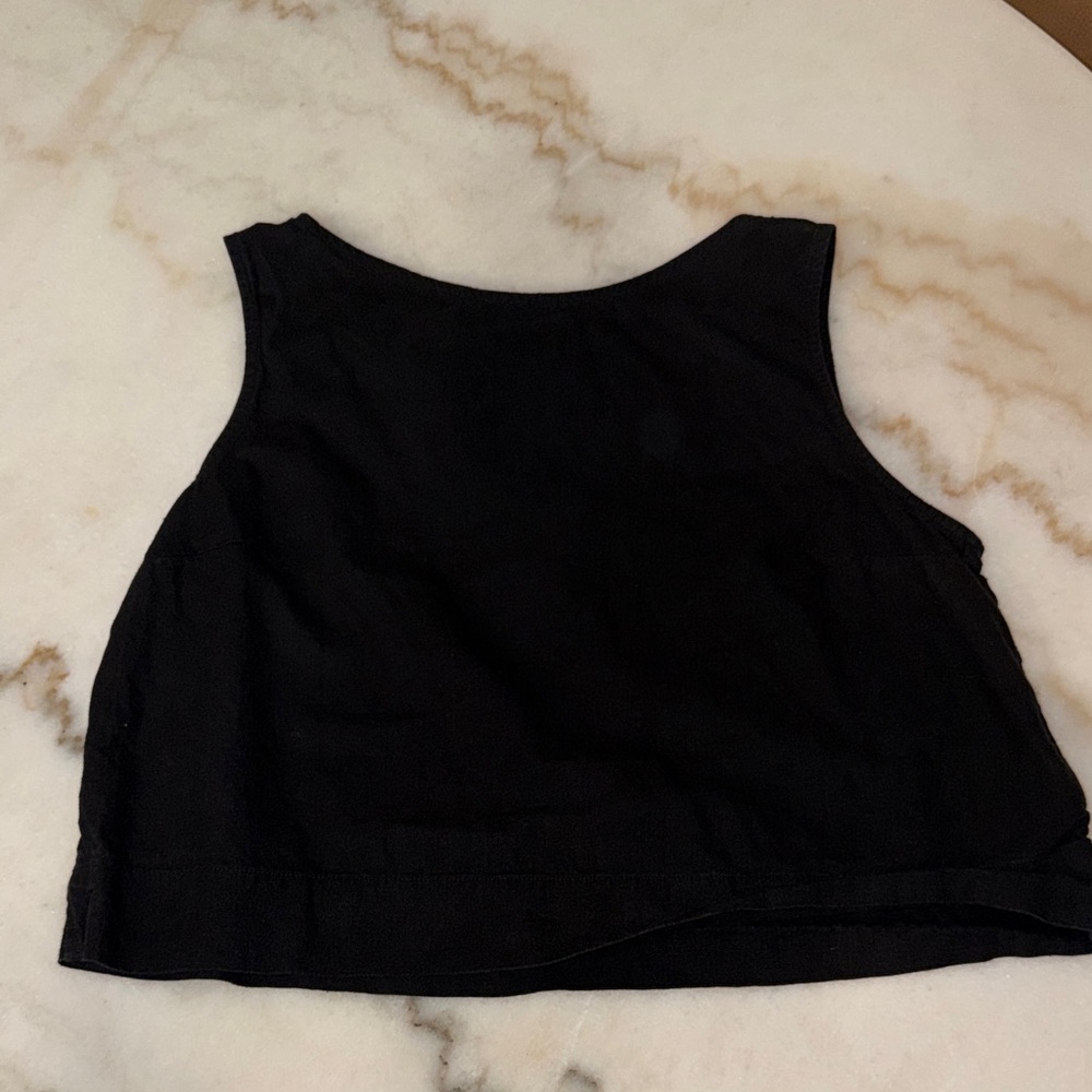 Black Sleeveless Linen Button-Back Crop Top